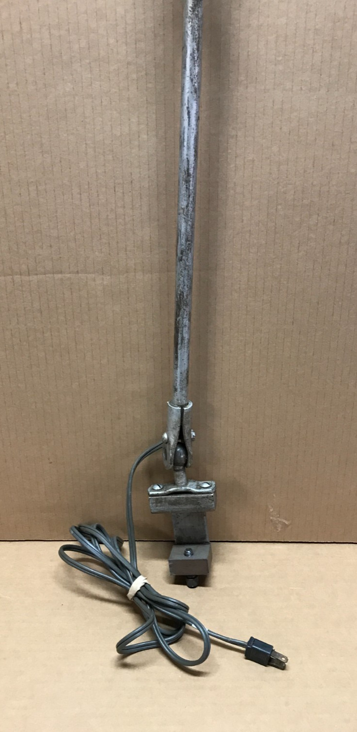 VTG Industrial Shop Work Bench Articulated Light Fixture Table Lamp Old 1805-25B