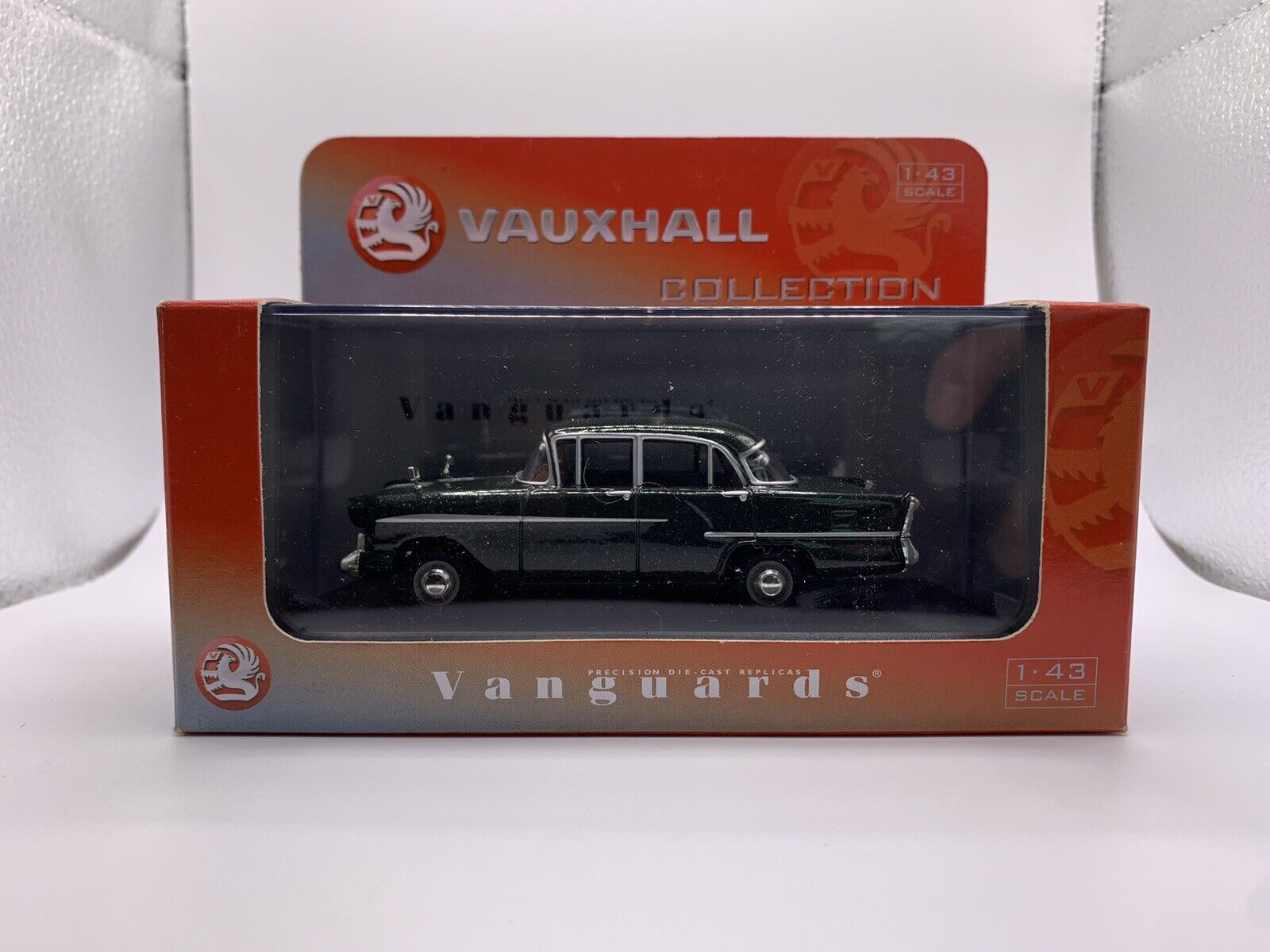 Vanguards Corgi 1:43 Vauxhall Victor F Series Metallichrome Laurel Green VA03809
