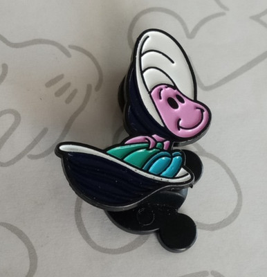 Baby Oyster Shell Alice in Wonderland Pin