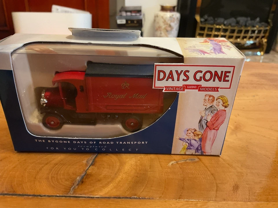 Set Of 4 Lledo Days Gone Die Cast Royal Mail Post Office Delivery Vans Free P&P - Image 3 of 4