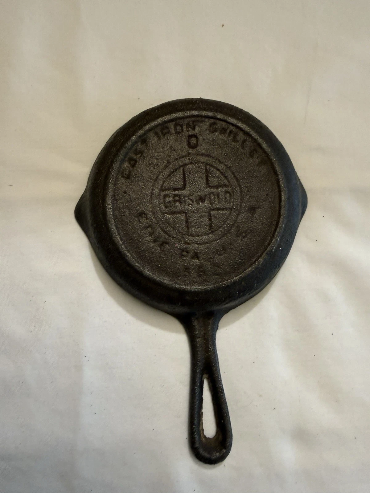 GRISWOLD ERIE #0 CAST IRON SKILLET HEAT RING DOUBLE SPOUT SMALL CAST SKILLET
Opens in a new window o