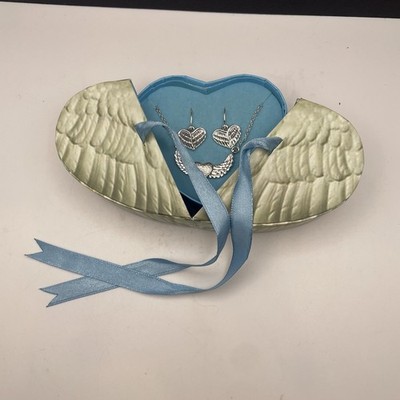 Avon Hearts a Flutter Gift Heart box Earrings Necklace 17  Set Angel Wings Heart