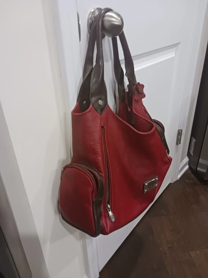 Bolso de hombro Valentina de cuero italiano rojo guijarro Foto 2 de 4