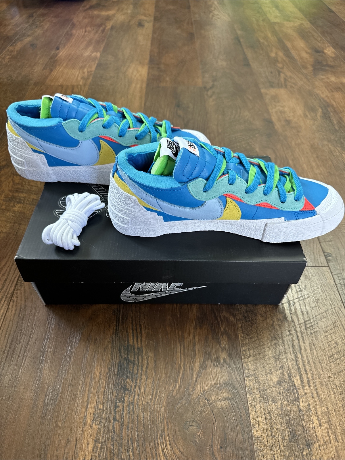 SACAI X NIKE Nike Blazer Low x KAWS x sacai Neptune Blu DM7901 400 Uomo 8