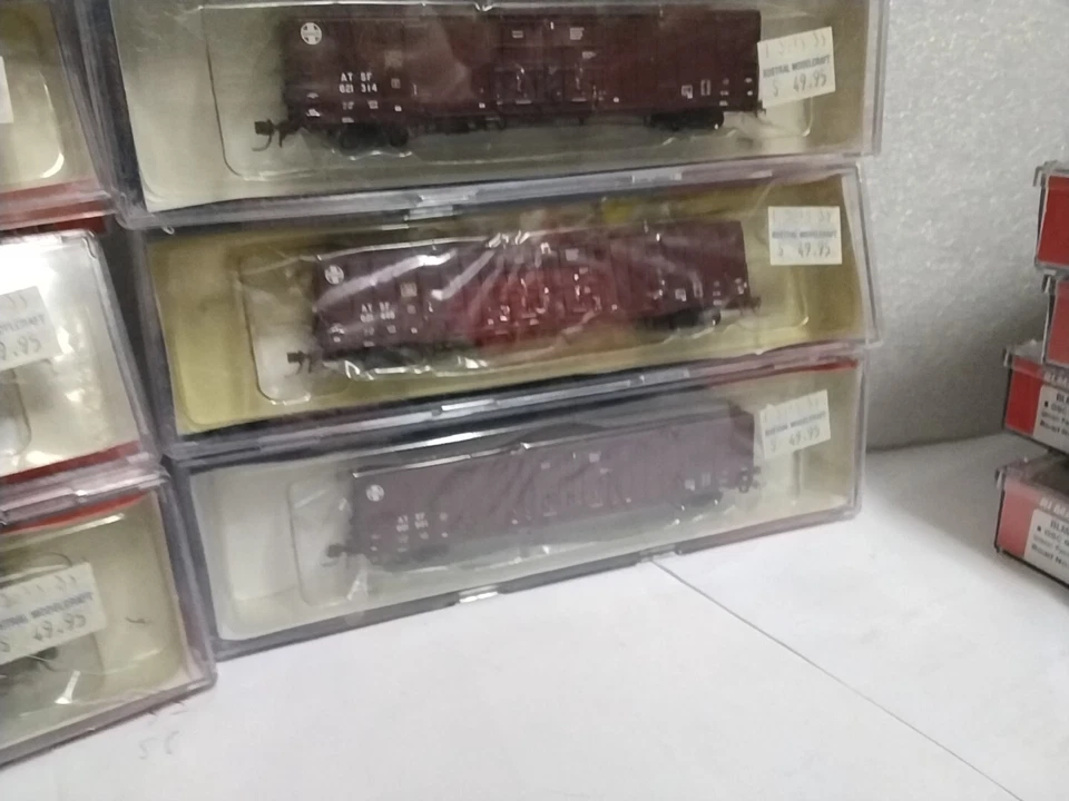 N SCALE BLMA  MODELS 60 FT BEER CARS ATSF  LOGO X 7 NUMDERS - Image 2 of 4