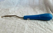 RUG HOOK LATCH VINTAGE LEEWARDS ELGIN MADE GERMANY CRAFT TOOL VINTAGE  19-01057