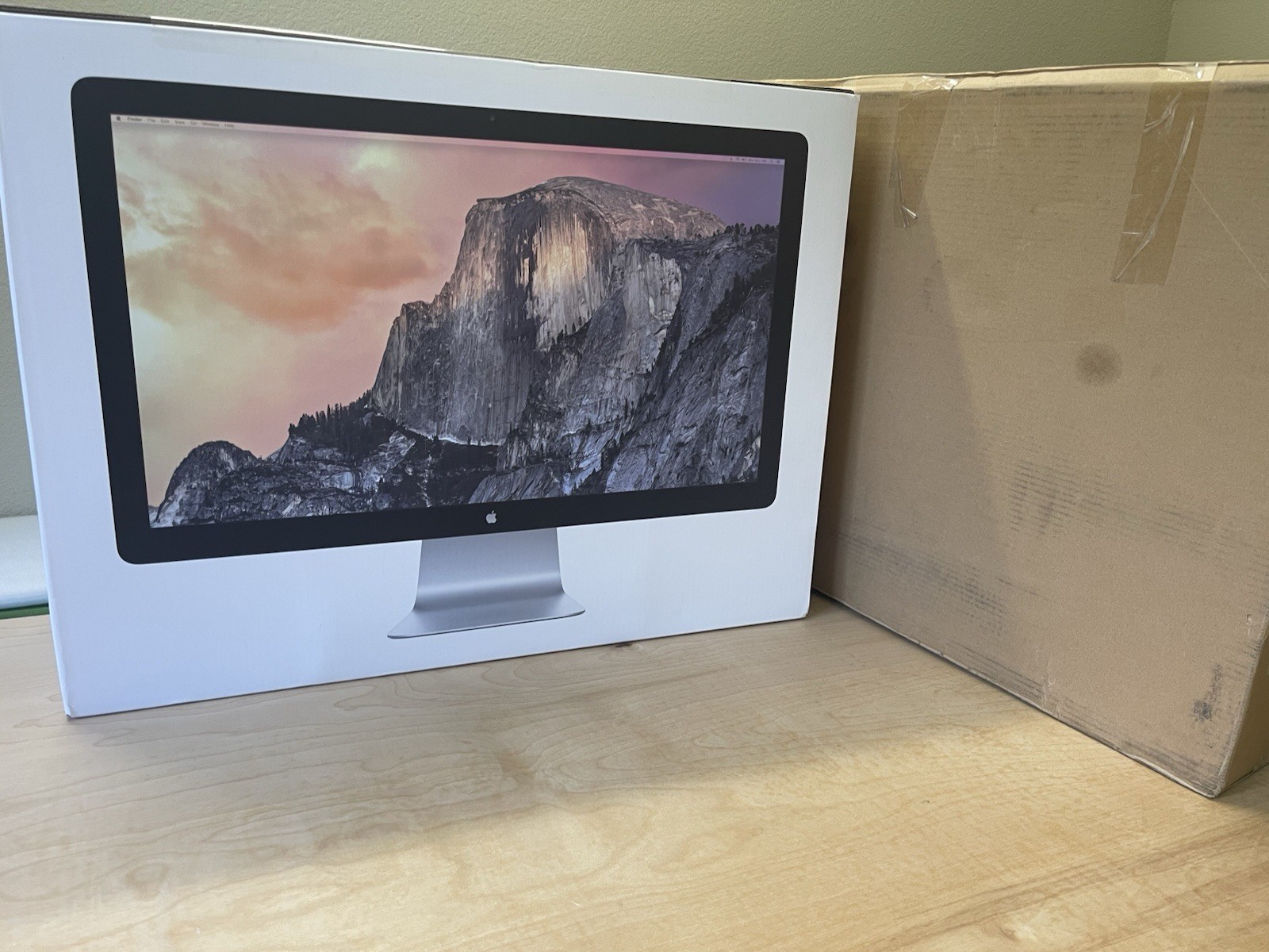 Brand New Sealed With Original Box  Apple 27" Thunderbolt Monitor A1407 Display