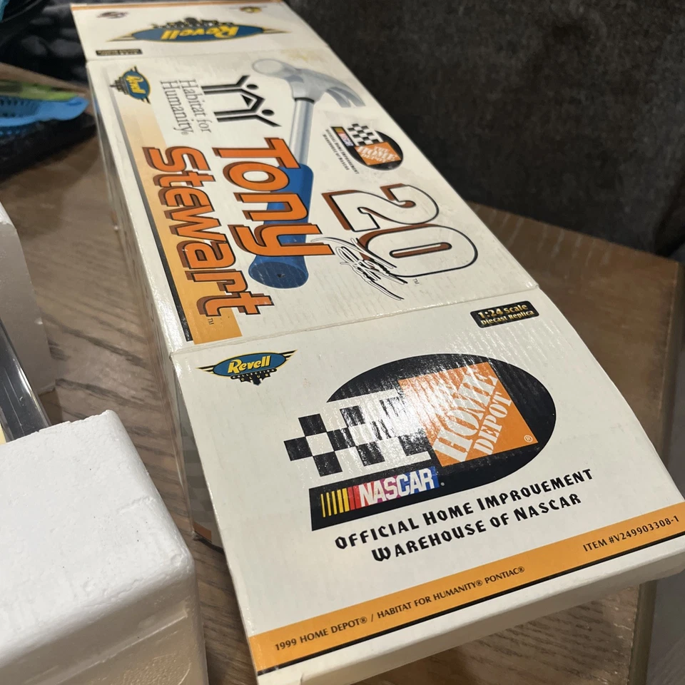 1/18 SCALE TONY STEWART HABITAT FOR HUMANITY REVELL BRAND NEW MINT #1557 OF 2508 - Image 4 of 4