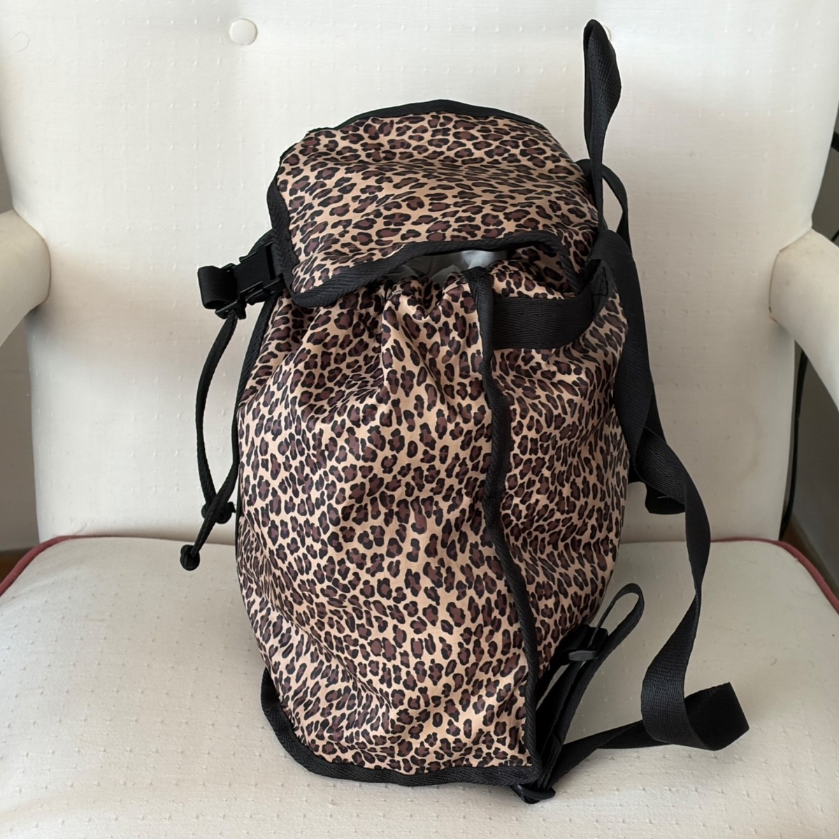 LeSportSac Vintage Leopard Print Backpack & Cosmetic storage  display picture 1