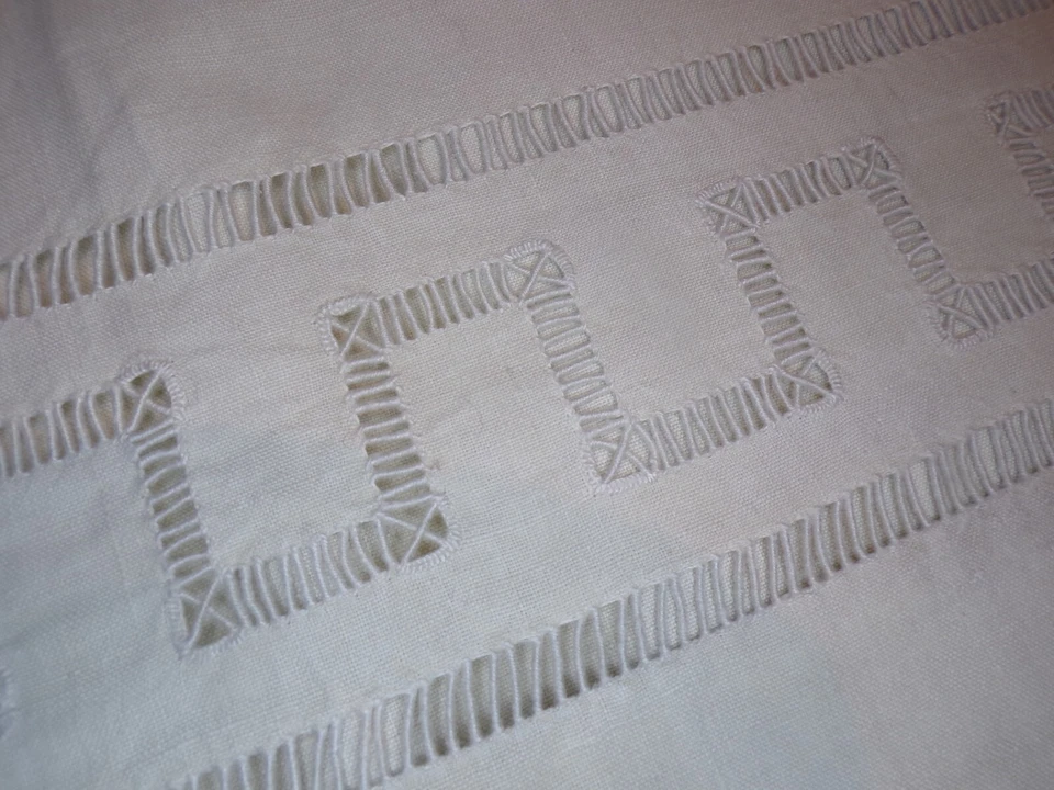 Linge ancien Drap en métis écru avec jours  monogramme MR - Photo 3/4