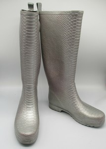 stuart weitzman rain boots