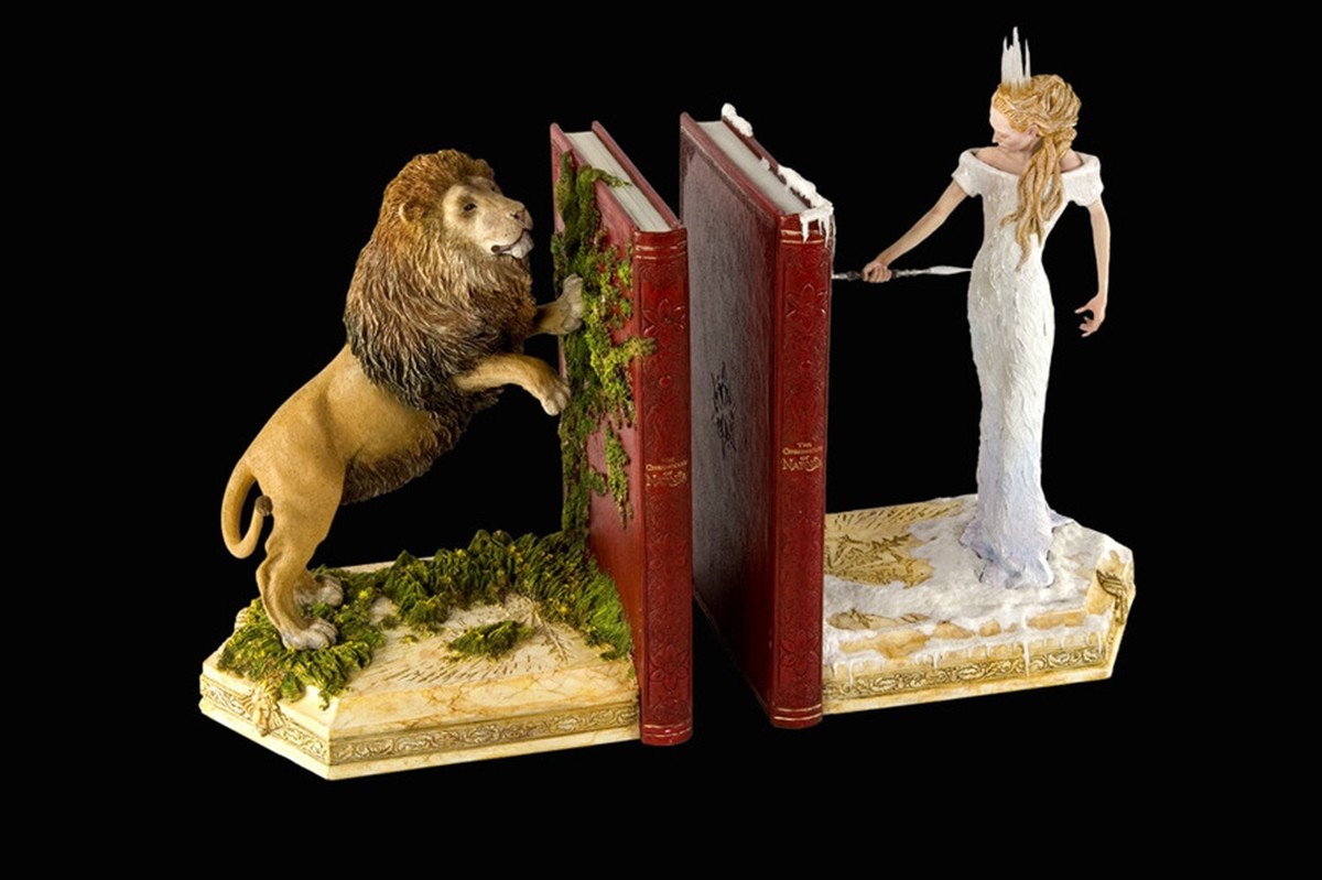 Weta Collectibles Chronicles Of Narnia Lion & The Witch Bookends