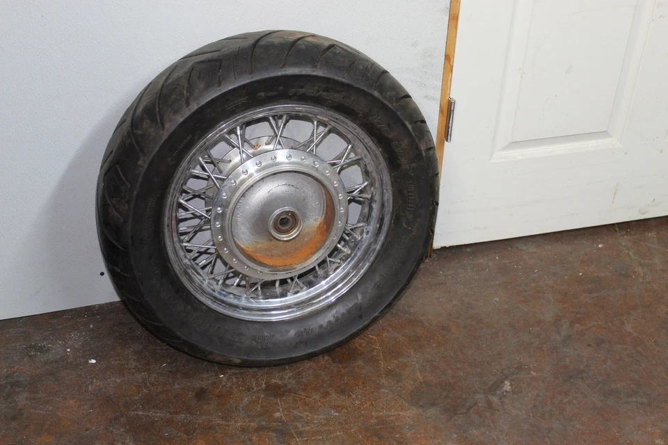 Honda Shadow Ace 750 1998 VT750C2 OEM llanta trasera con neumático C9 Foto 2 de 4