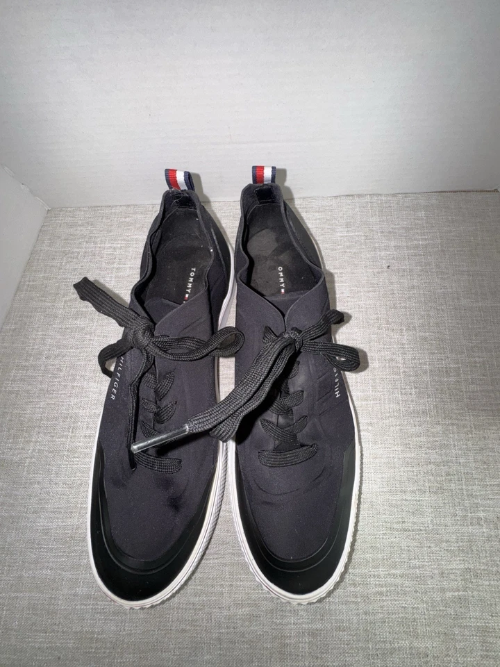 Tommy Hilfiger Women's Sawyir lace-up sneakers in black. Size 10 Item# 38 - Image 3 of 4