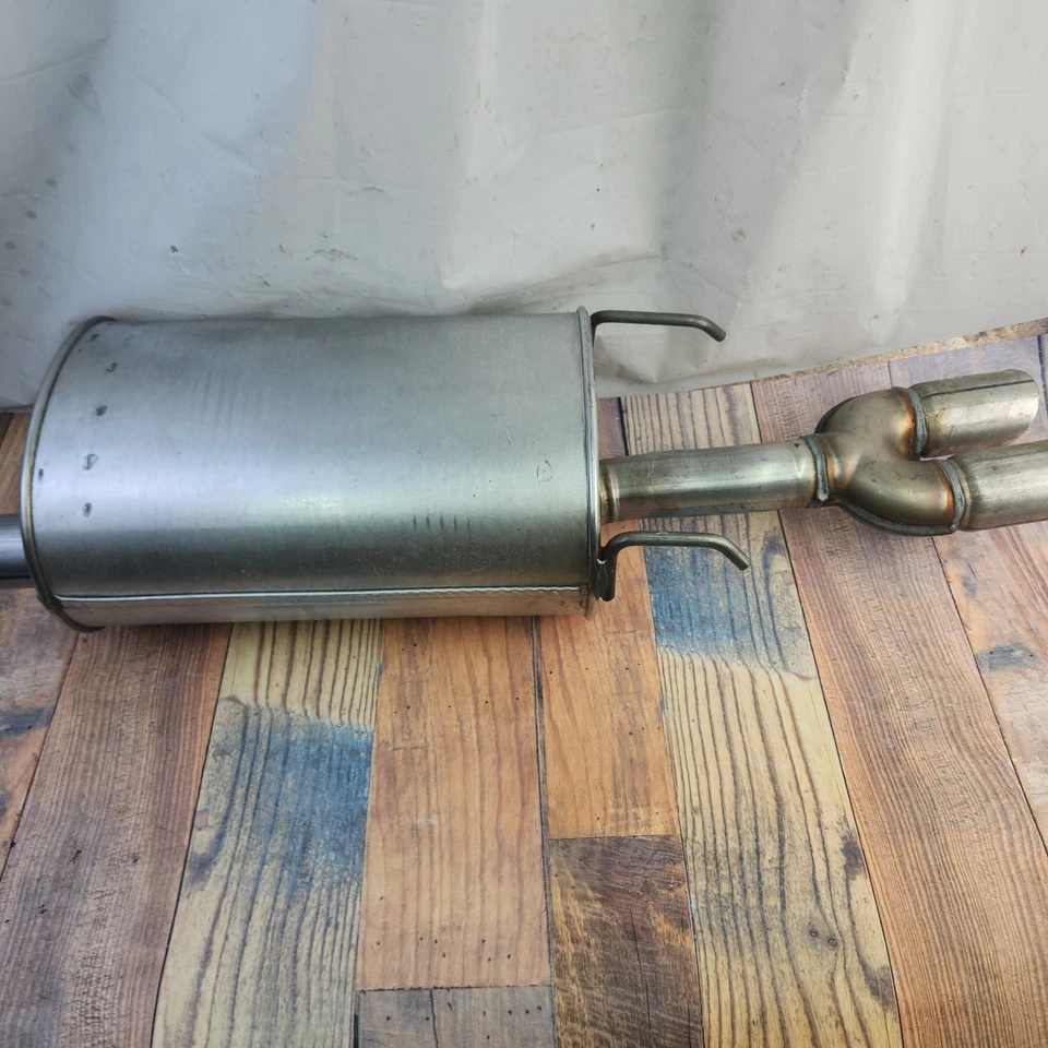 Walker SoundFX 18980 se adapta a Pontiac Grand Prix 2003-2008 con silenciador de escape doble derecho Foto 2 de 4