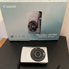 Canon PowerShot Digital ELPH SD750 / Digital IXUS 75 7.1MP Digital Camera Bundle