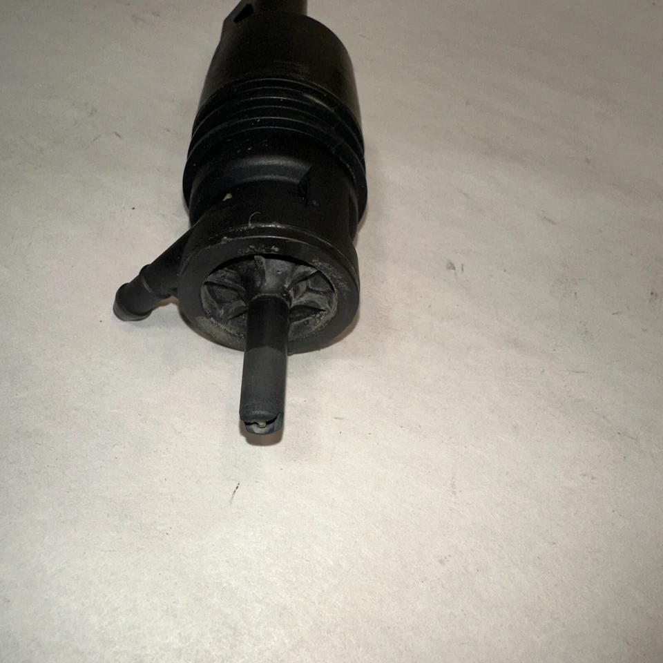 Bomba de lavado de parabrisas Chevrolet Volt 2011-2015 GMC Terrain OEM Foto 4 de 4