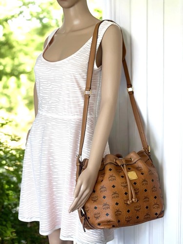 MCM Schultertasche Bucket Drawstring Bag Cognac Tasche Logo Print Medium - Imagen 8 de 10