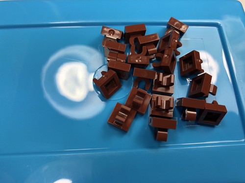 Nuova tegola LEGO marrone rossastro modificata 1 x 1 con clip bordi arrotondati 15712 (x20) - Foto 8 di 8