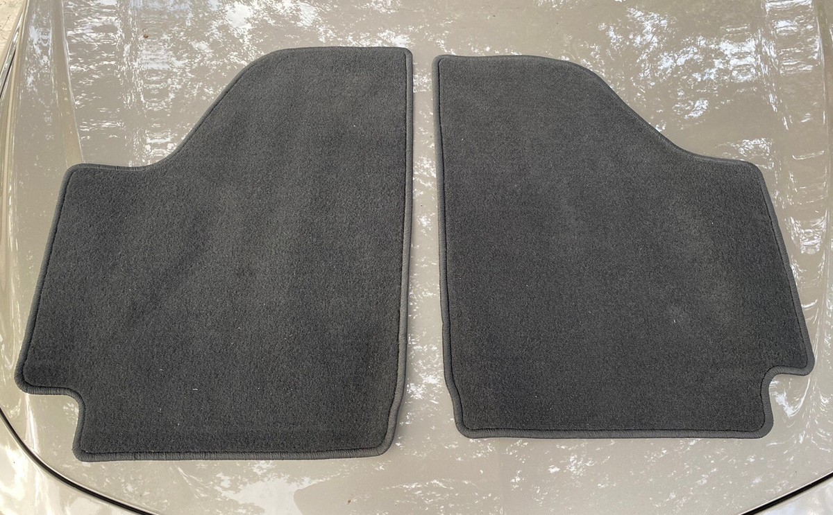 NEW OEM GM GENERAL MOTORS BLACK CARPET FLOOR MATS **REAR SET