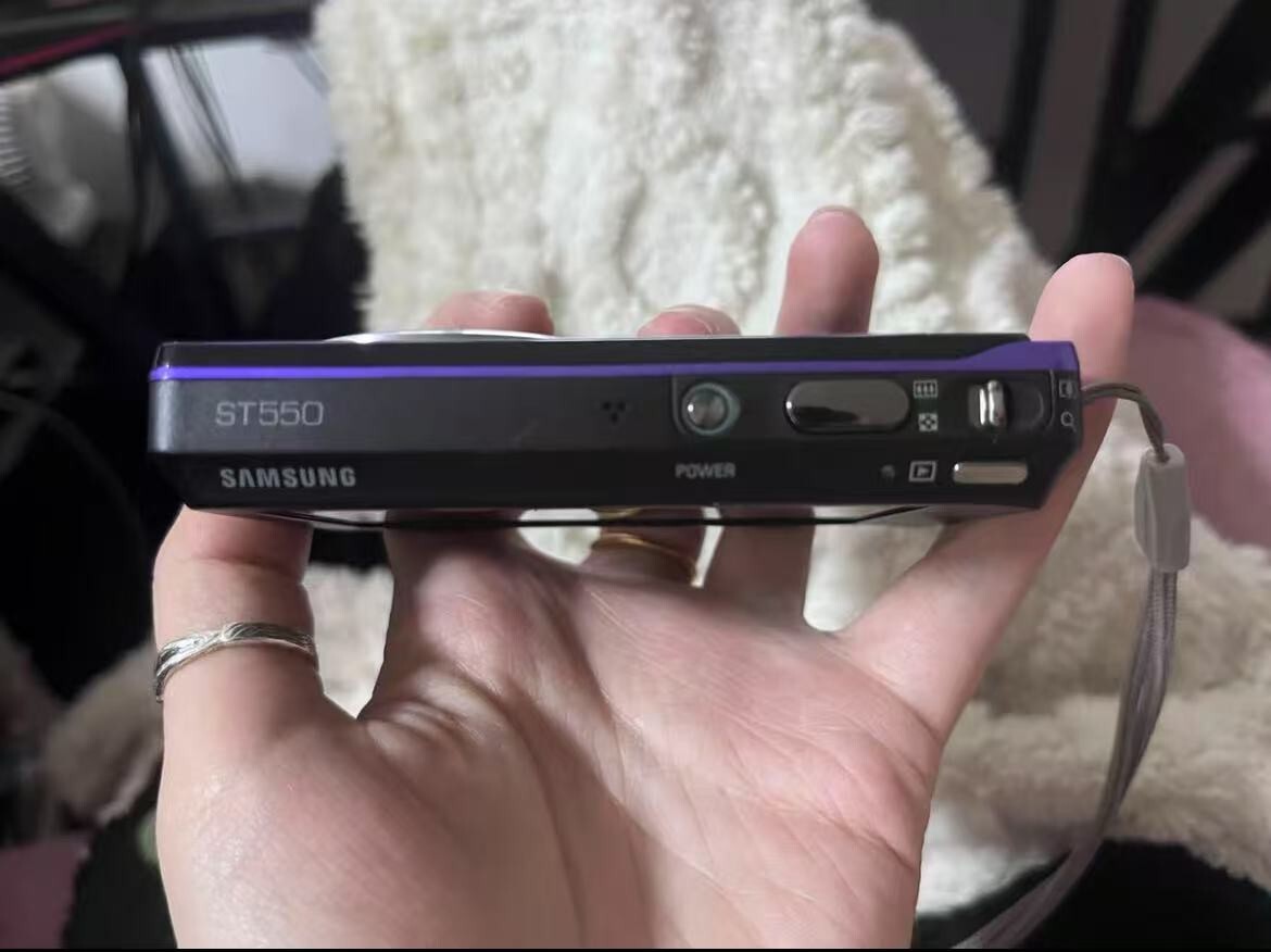 Samsung ST550 12.2MP Compact Digital Camera Selfie Screen