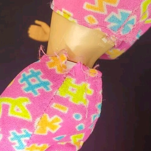 1996 Workin' Out Barbie Outfit Pink Hot Pants/Top, Weights, Brush & Water Bottle - Picture 5 of 10