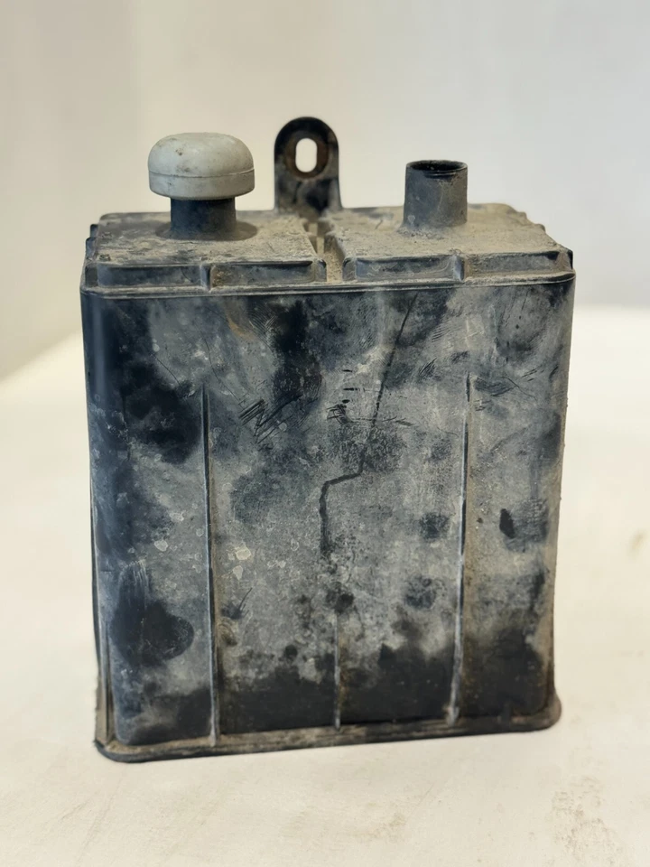 Ford F150 1996 F250 F350 351 W compartimento del motor bote de carbón usado OEM Foto 3 de 4