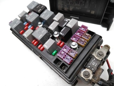 25821653 Pontiac 2008 G6 Fuse Box Relay Junction Block 2.4L Engine Bay OEM D42