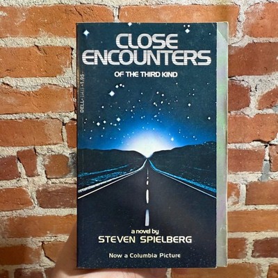 Close Encounters of the Third Kind - Steven Spielberg 1977 Dell Books Paperback