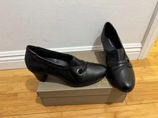 Easy Spirit Women's Ebberlys Comfort Leather Block Heel Pump Size 9 Wide Black