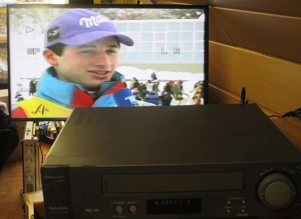 SHARP VHS Videorecorder VC-MH67. Hifi Stereo. Super Standbild, Auto Tracking. - Bild 3 von 4