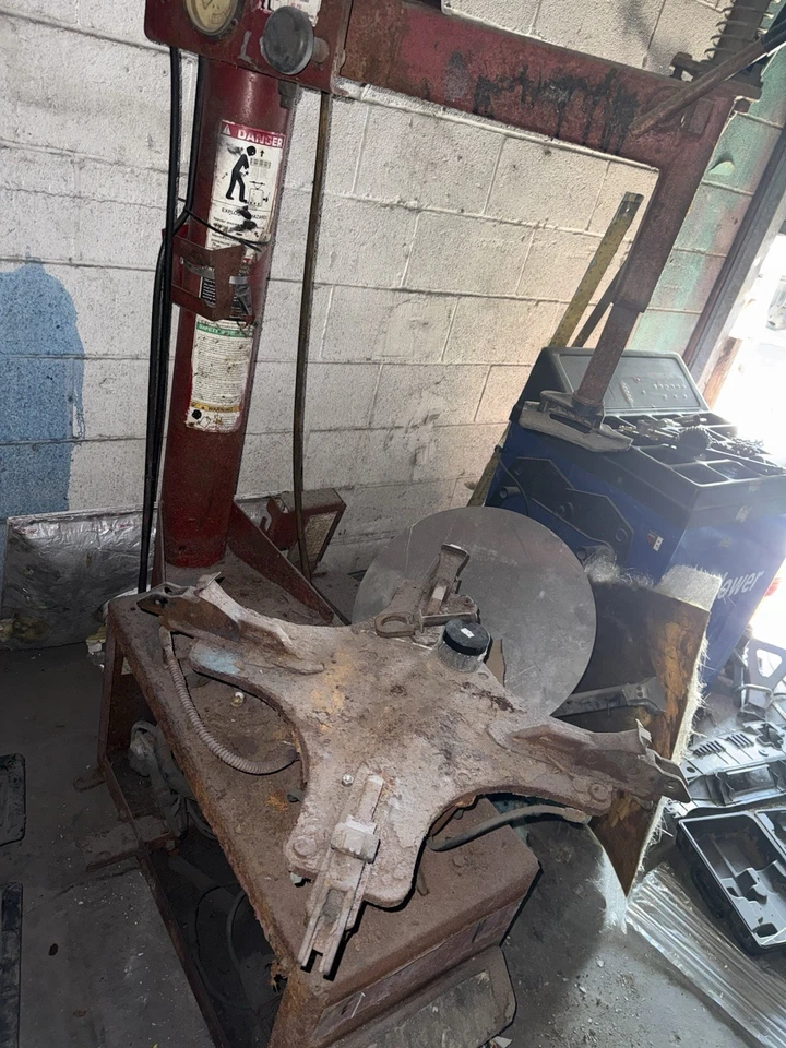 Hydraulic Tire Changer Machine Heavy Duty Auto Repair Equipment - Image 3 of 4