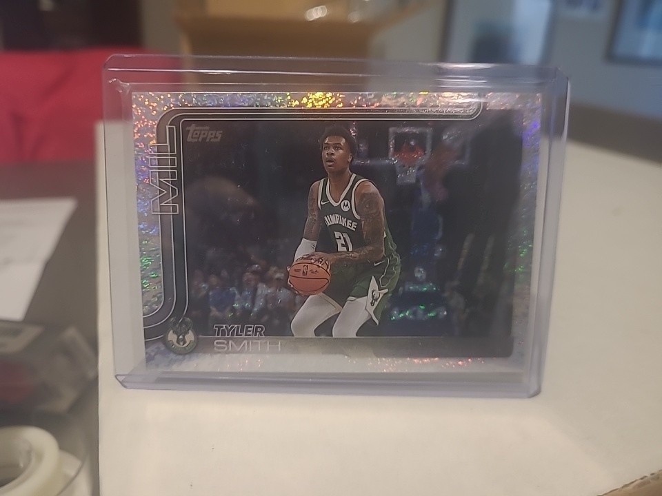 2025 Topps - Tyler Smith #60 Holofoil Milwaukee Bucks