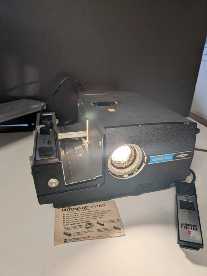 Sawyers Rotomatic 707AQ Automatic Focus Quartz Iodine Lamp 2x2 Slide Projector. - Image 3 of 4