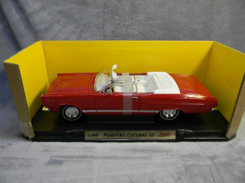1/18 SCALE ROAD SIGNATURE 1966 MERCURY CYCLONE GT CONVERTIBLE RED DIECAST CAR - Picture 2 of 17