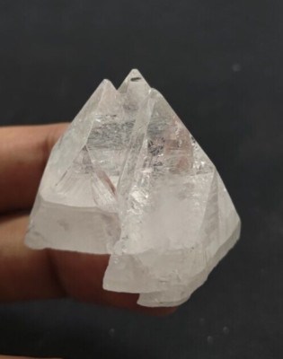 a single big apophyllite point apophyllite tip apophyllite pyramid raw stone 304