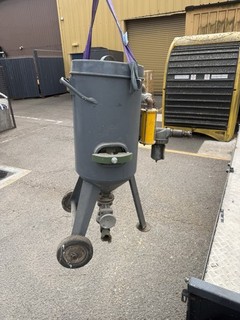 100L Industrial Pressure Blast Pot Sand Blasting Machine Complete Setup