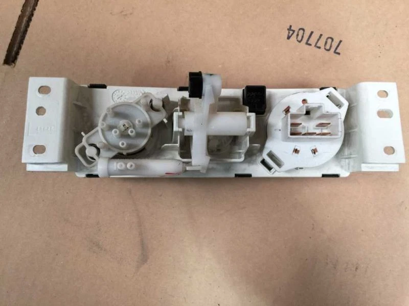 04 05 06 PONTIAC GTO 5.7L LS1 6 SPD MAN 81K, БЛОК КОНТРОЛЯ ТЕМПЕРАТУРЫ ПЕРЕМЕННОГО ТОКА 17085 - Изображение 4 из 4