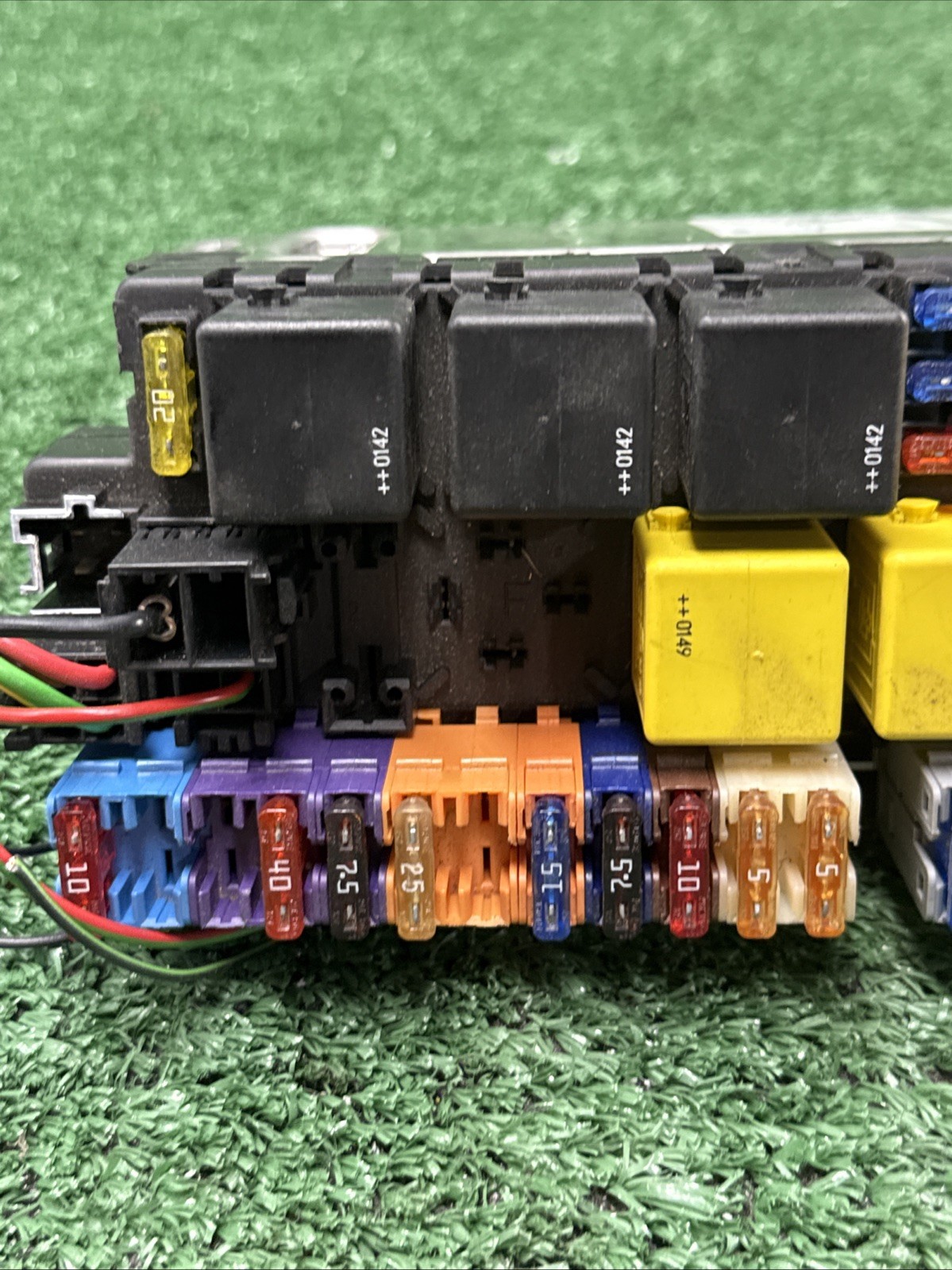 2003 - 2012 Mercedes R230 SL500 SL55 AMG Front Left SAM Fuse Box Module OEM