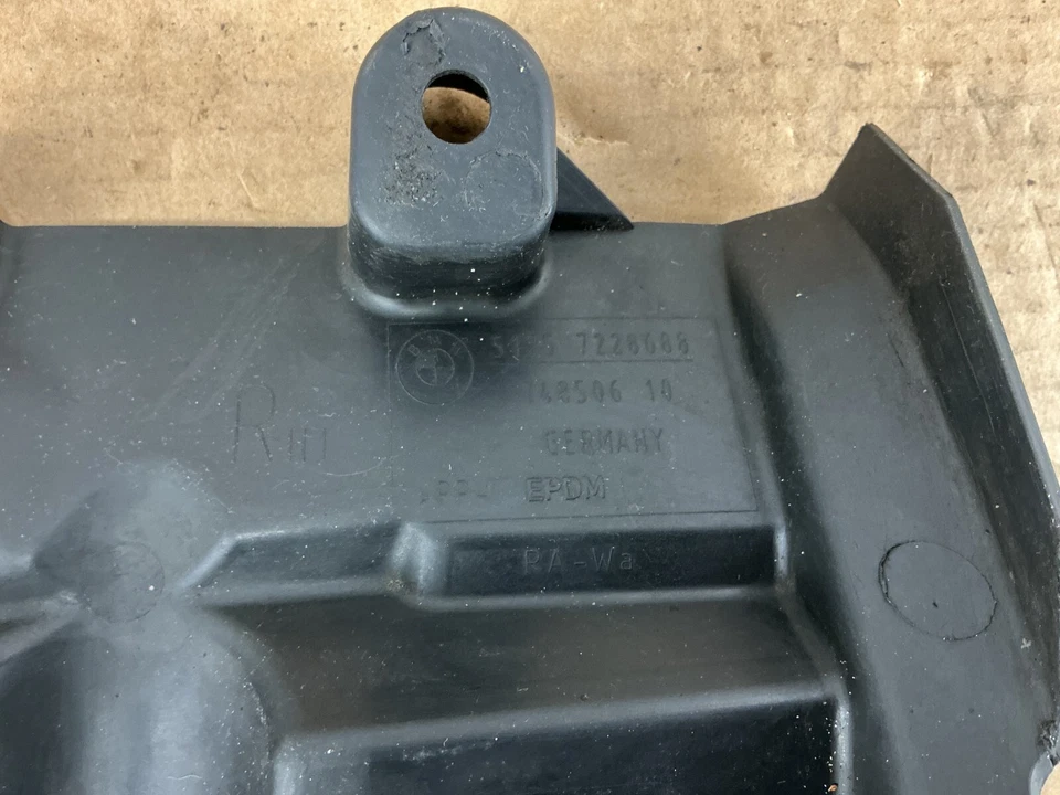 BMW 535i xDrive 2011-2016 cubierta de cremallera de dirección delantera derecha protector contra salpicaduras OEM Foto 2 de 4