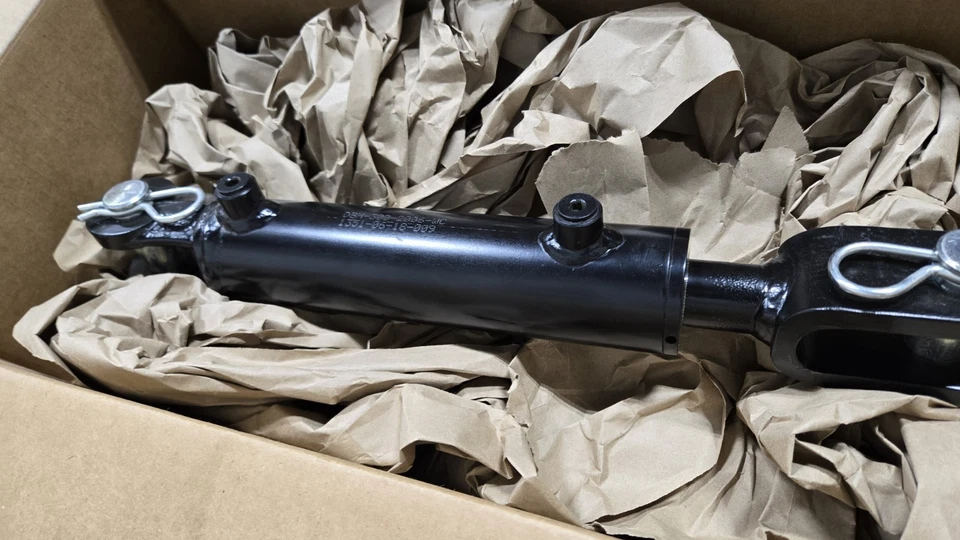 Cilindro de fijación de garra Toro Dingo #121-4470 Foto 3 de 4