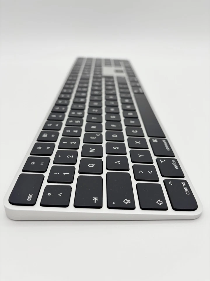 Apple Magic Keyboard Touch ID QWERTZ DE Silber Ziffernblock Tastatur - Bild 4 von 4
