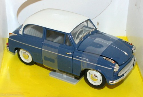 REVELL 1/18 - 08960 LLOYD ALEXANDER TS - BLUE - Imagen 2 de 2