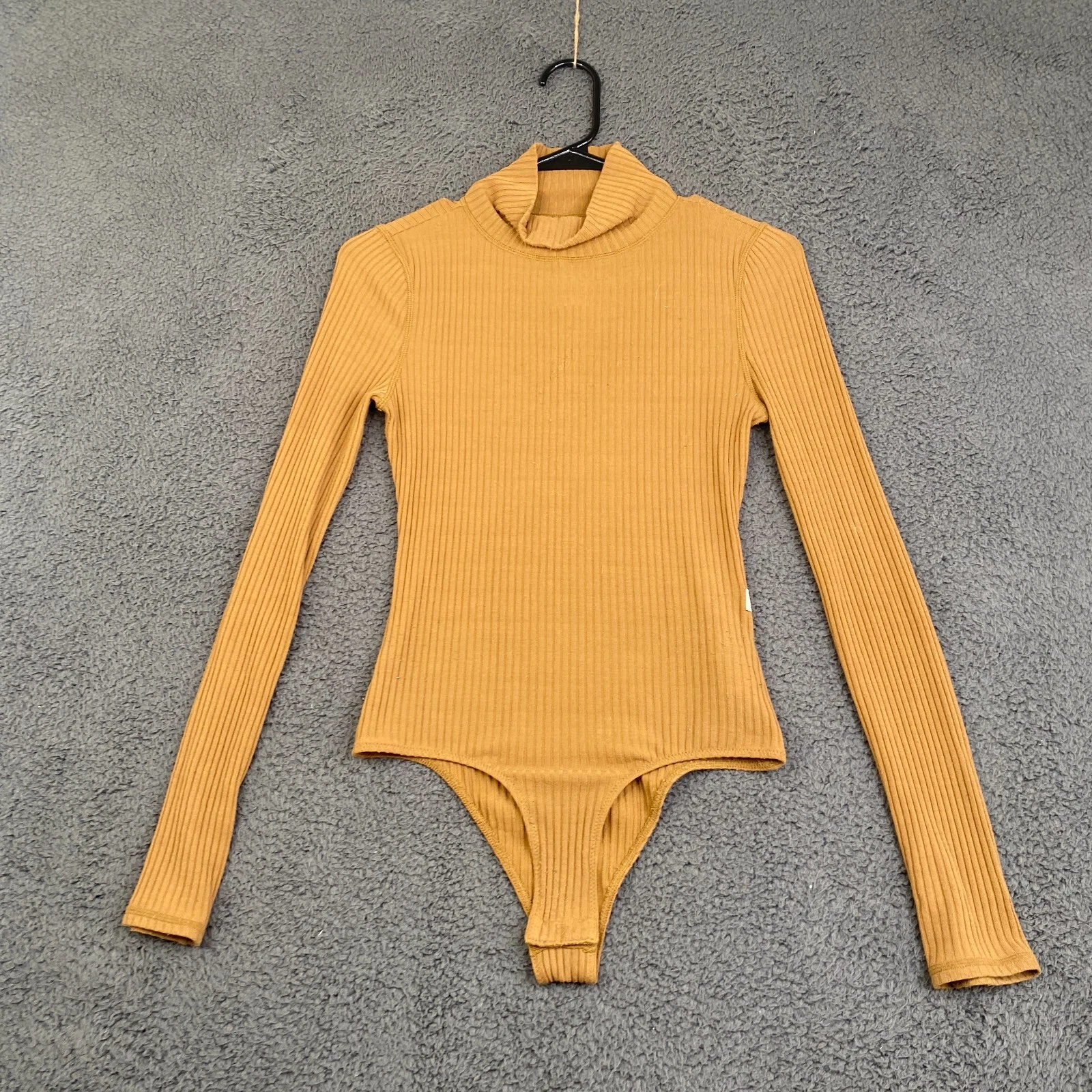 vuori bleeker long sleeve mock neck ribbed 