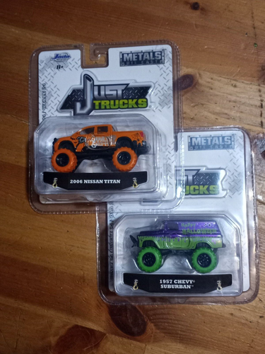 JADA JUST TRUCKS Halloween chase 2006 Nissan Titan & 1957 Chevy Suburban