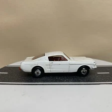 Matchbox Lesney No. 8 1965 Ford Mustang Fastback Coupe White w/Steering 1:64 NM