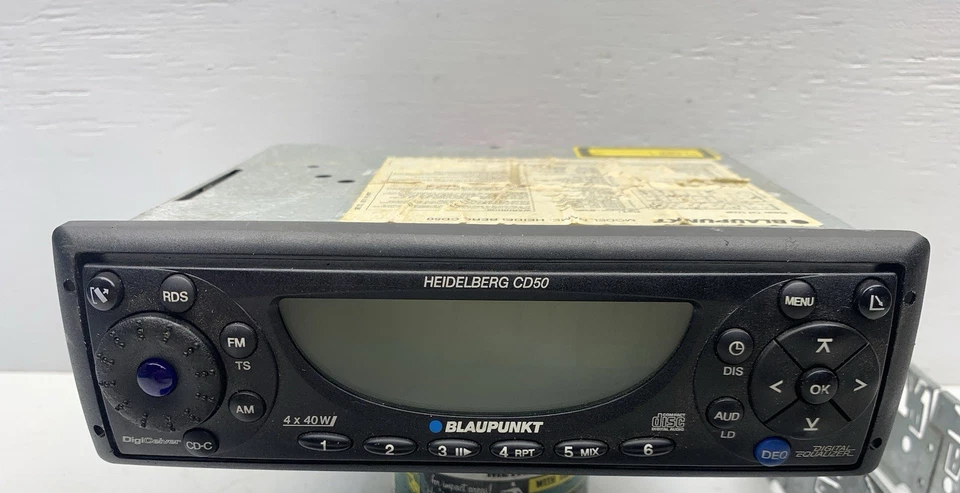 Radio de coche Blaupunkt Heidelberg CD50 OEM con cara extraíble con estuche de transporte original Foto 2 de 4