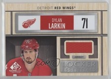 2019-20 Upper Deck SP Game Used Locker Essentials Dylan Larkin #LE-DL 12mg