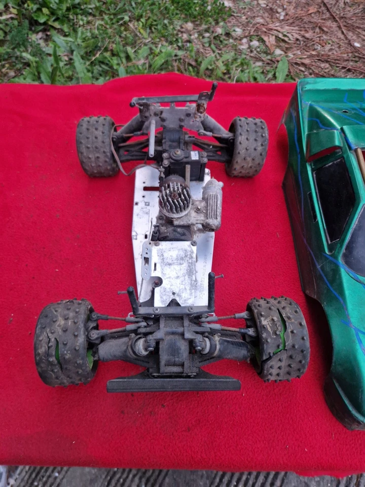 VOITURE THERMIQUE RC VINTAGE KYOSHO RS 200 ? EN L ETAT - Photo 2/4
