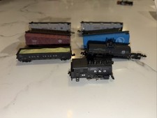 N Scale Bundle Locomotive And Cars Total Of 7